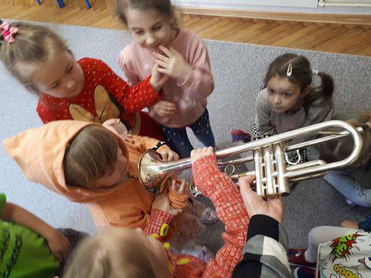 Grafika #8: 13.02.2020 Zajęcia w gr II Poznajemy instrumenty. Muzyka wokół nas!