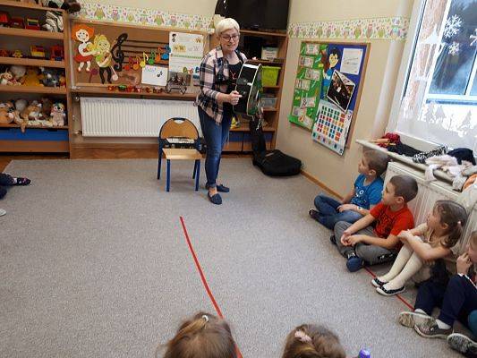 Grafika #16: 13.02.2020 Zajęcia w gr II Poznajemy instrumenty. Muzyka wokół nas!