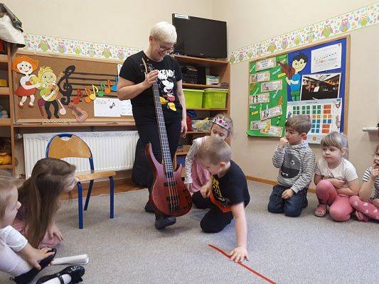 Grafika #19: 13.02.2020 Zajęcia w gr II Poznajemy instrumenty. Muzyka wokół nas!