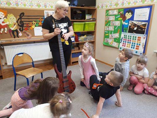 Grafika #20: 13.02.2020 Zajęcia w gr II Poznajemy instrumenty. Muzyka wokół nas!