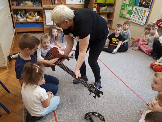 Grafika #23: 13.02.2020 Zajęcia w gr II Poznajemy instrumenty. Muzyka wokół nas!