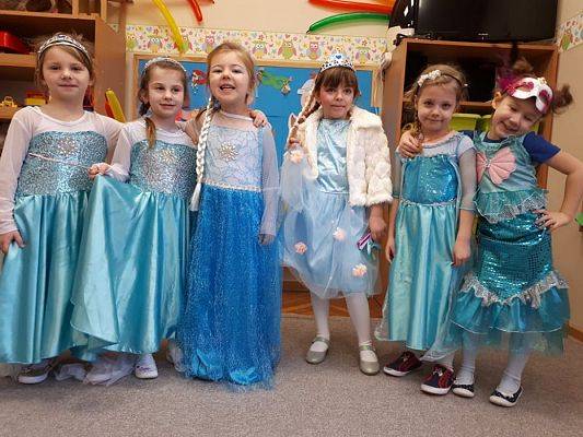 Grafika #18: 07.02.2020 Nasze stroje na bal