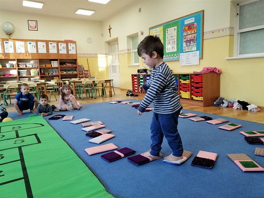 Grafika #33: Ferie zimowe na wesoło