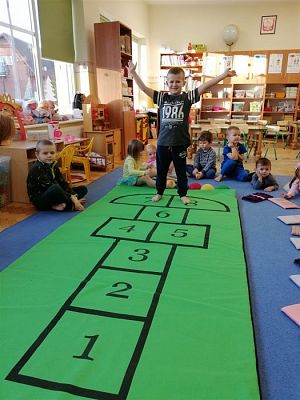 Grafika #36: Ferie zimowe na wesoło