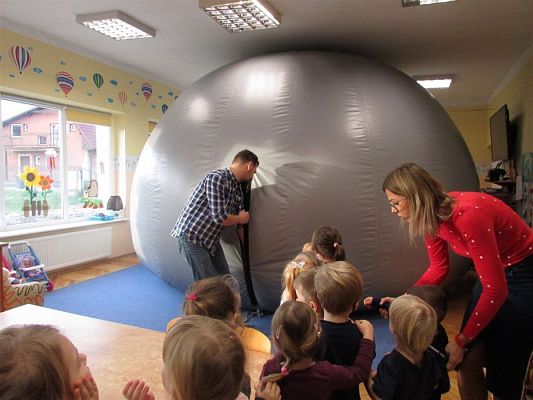 Grafika #2: 20.11.2019 Mobilne Planetarium