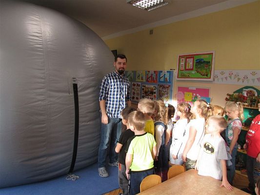 Grafika #9: 20.11.2019 Mobilne Planetarium