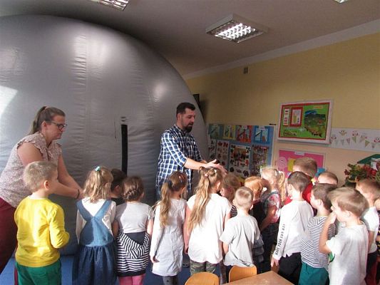 Grafika #12: 20.11.2019 Mobilne Planetarium