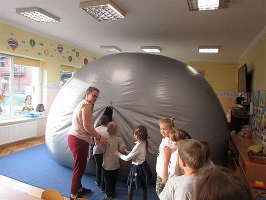 Grafika #13: 20.11.2019 Mobilne Planetarium