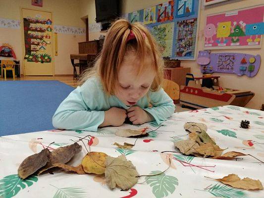 Grafika #8: Listopadowe eksperymentowanie w grupie Maluchów