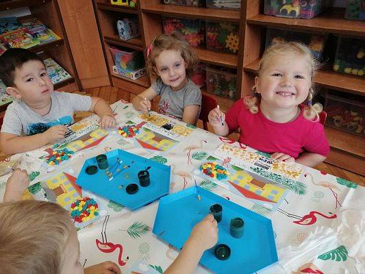 Grafika #9: Listopadowe eksperymentowanie w grupie Maluchów