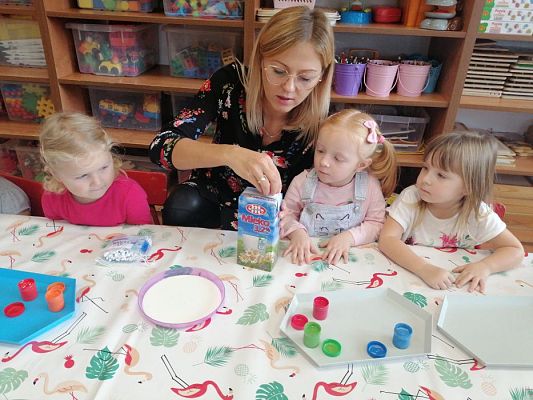 Grafika #11: Listopadowe eksperymentowanie w grupie Maluchów