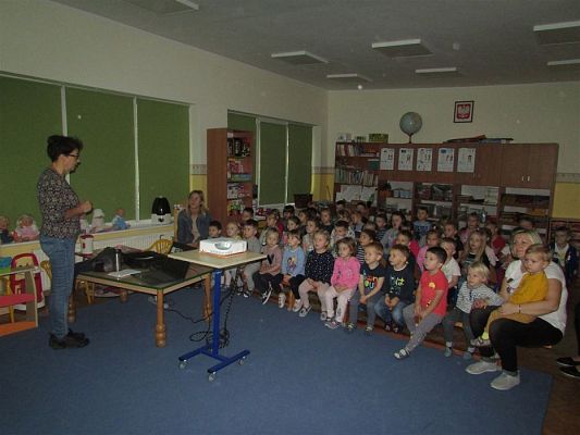 Grafika #1: 13.11.2019 Zajęcia edukacyjne nt. "Dokarmiamy ptaki"