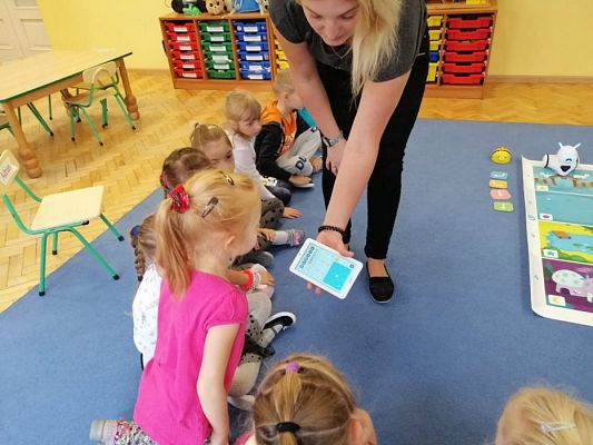 Grafika #11: 18.10.2019 Zajęcia z użyciem technologii informacyjnych w grupie III