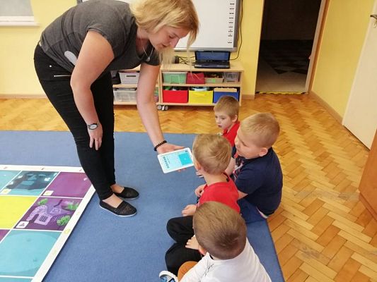 Grafika #13: 18.10.2019 Zajęcia z użyciem technologii informacyjnych w grupie III