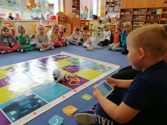 Grafika #16: 18.10.2019 Zajęcia z użyciem technologii informacyjnych w grupie III