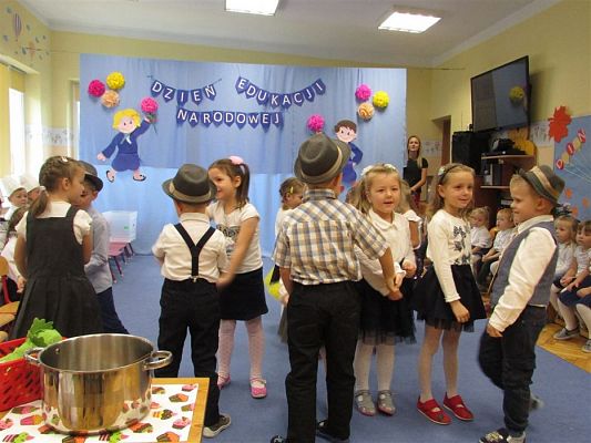 Grafika #38: Dzień Edukacji Narodowej w naszym przedszkolu