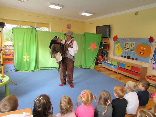 Grafika #8: 07.10.2019 Przedstawienie pt. "Jaś w krainie bajek"