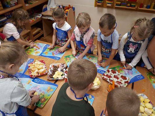 Grafika #12: 04.10.2019 Jesienne smaki-jesienne zapasy . Gr. II z wizytą w spiżarni.