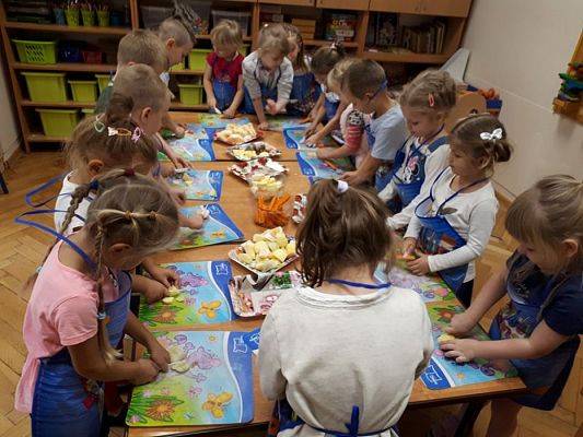 Grafika #22: 04.10.2019 Jesienne smaki-jesienne zapasy . Gr. II z wizytą w spiżarni.