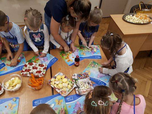 Grafika #32: 04.10.2019 Jesienne smaki-jesienne zapasy . Gr. II z wizytą w spiżarni.