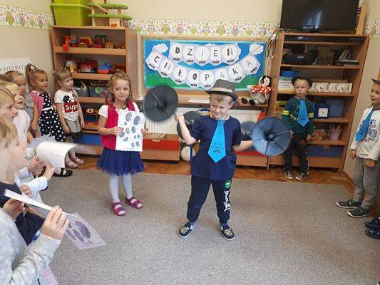 Grafika #17: 30.09.2019 Dzień Chłopaka