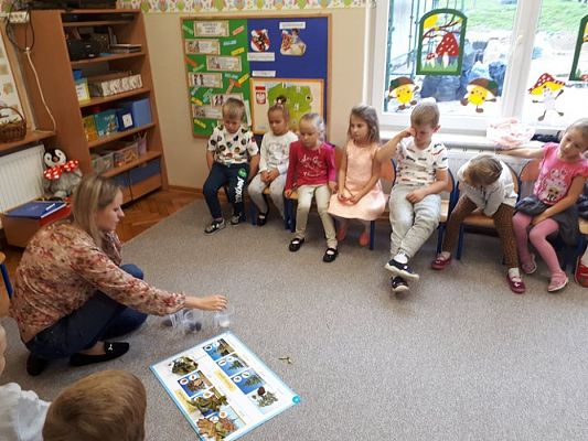 Grafika #18: 26.09.2019 Mały badacz razem z książką poznaje świat Gr II