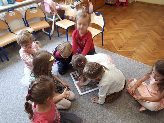 Grafika #21: 26.09.2019 Mały badacz razem z książką poznaje świat Gr II