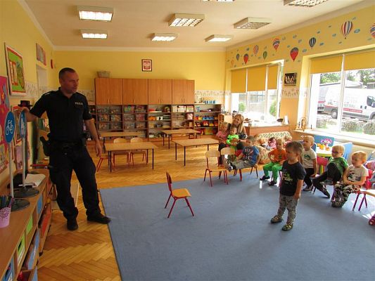 Grafika #15: 10.09.2019 Spotkanie z policjantem nt.&quot;Bezpieczna droga do przedszkola&quot;