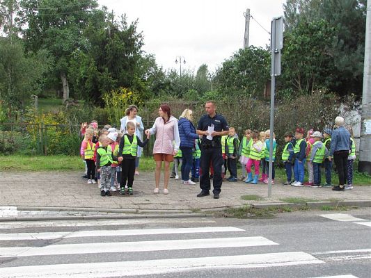 Grafika #38: 10.09.2019 Spotkanie z policjantem nt.&quot;Bezpieczna droga do przedszkola&quot;