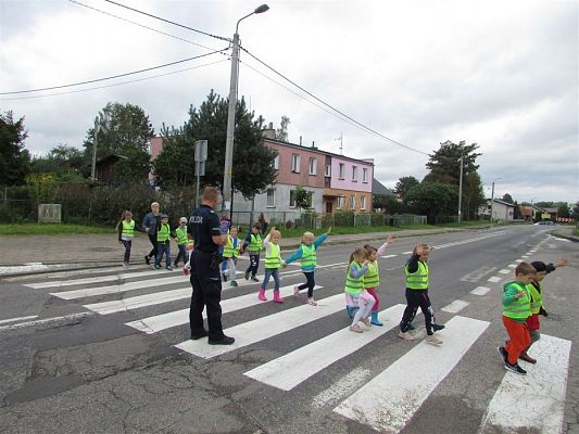 Grafika #43: 10.09.2019 Spotkanie z policjantem nt.&quot;Bezpieczna droga do przedszkola&quot;