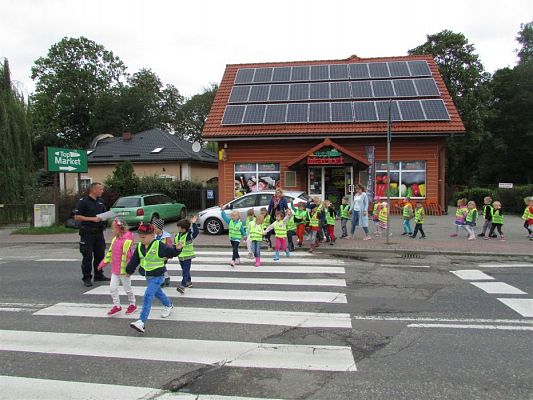 Grafika #48: 10.09.2019 Spotkanie z policjantem nt.&quot;Bezpieczna droga do przedszkola&quot;