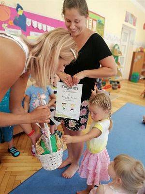 Grafika #0: 30.08.2019 Tydzień adaptacji w przedszkolu - wręczanie dyplomów