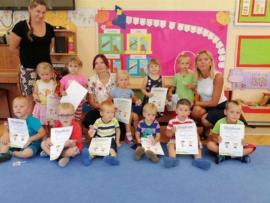 Grafika #4: 30.08.2019 Tydzień adaptacji w przedszkolu - wręczanie dyplomów