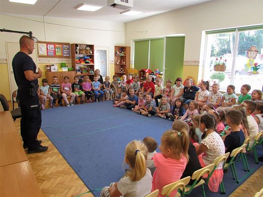 Grafika #2: 17.06.2019 Spotkanie z policjantem nt."Bezpieczne wakacje"