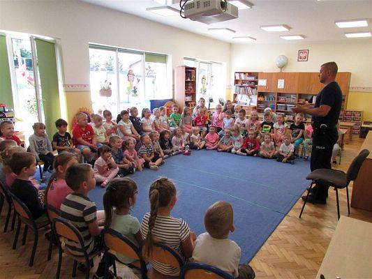 Grafika #3: 17.06.2019 Spotkanie z policjantem nt."Bezpieczne wakacje"