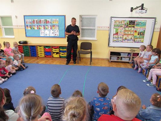 Grafika #5: 17.06.2019 Spotkanie z policjantem nt."Bezpieczne wakacje"