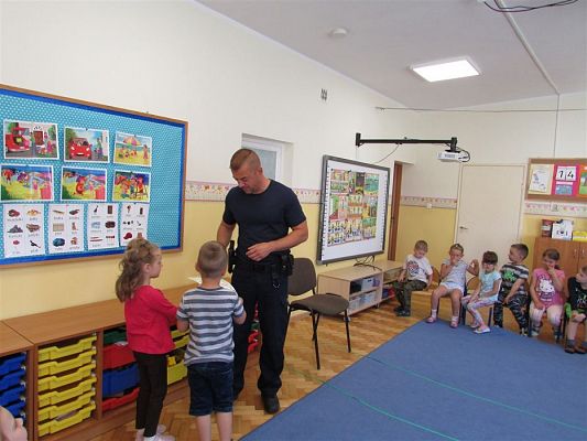 Grafika #8: 17.06.2019 Spotkanie z policjantem nt."Bezpieczne wakacje"