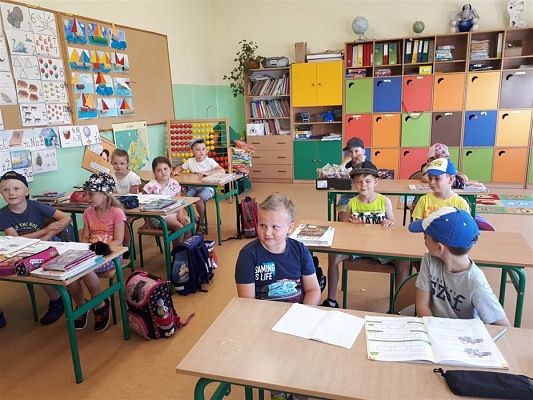 Grafika #1: 12.06.2019 Nasza pierwsza wizyta w szkole