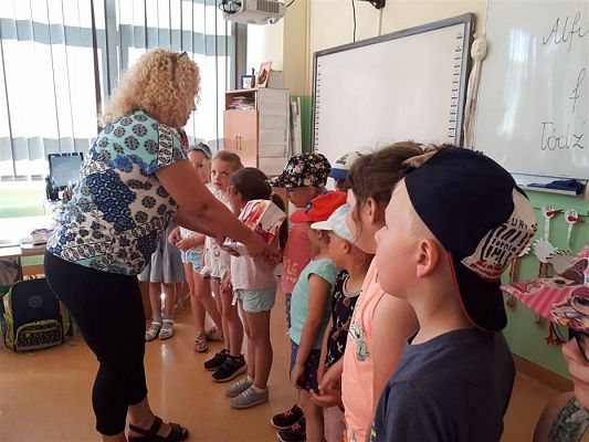 Grafika #7: 12.06.2019 Nasza pierwsza wizyta w szkole