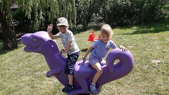 Grafika #1: 06.06.2019 Zabawy w przedszkolnym ogródku