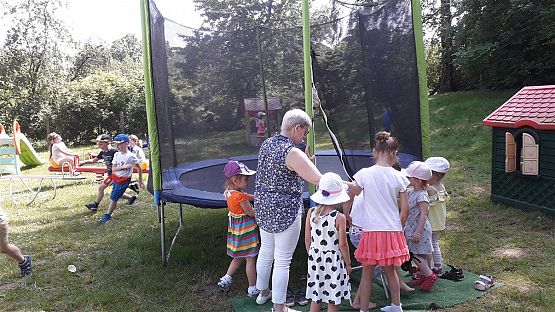 Grafika #4: 06.06.2019 Zabawy w przedszkolnym ogródku
