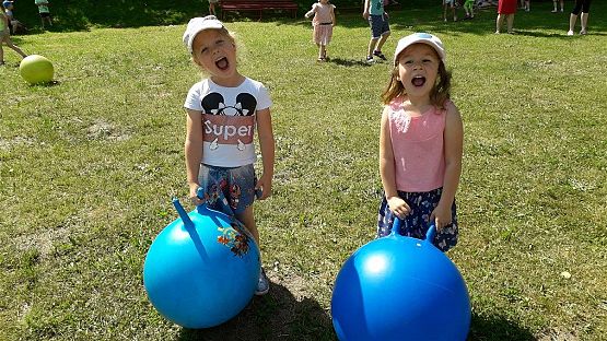 Grafika #12: 06.06.2019 Zabawy w przedszkolnym ogródku