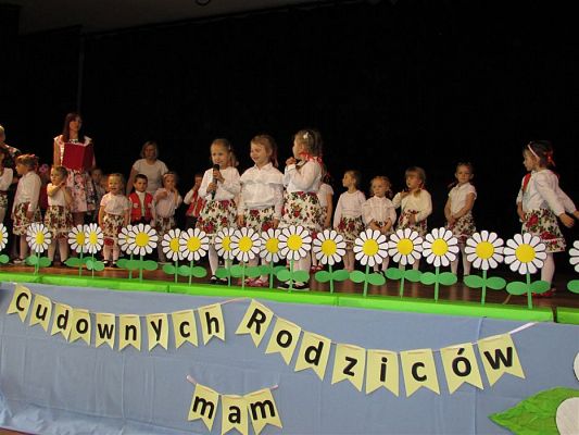 Grafika #14: 29.05.2019 Dzień Mamy i Taty w GOKiS w Wicku