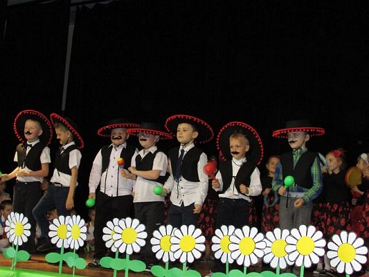 Grafika #61: 29.05.2019 Dzień Mamy i Taty w GOKiS w Wicku