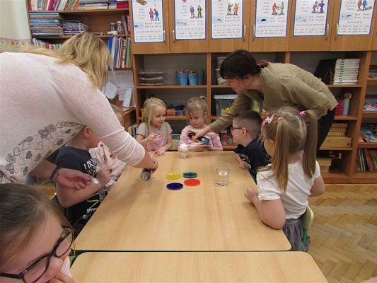 Grafika #7: Fotorelacja z Klubu Małego Odkrywcy