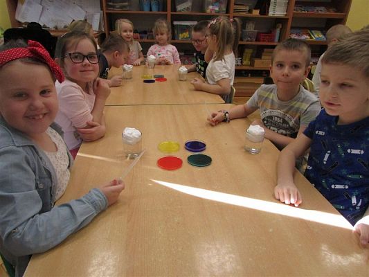 Grafika #8: Fotorelacja z Klubu Małego Odkrywcy