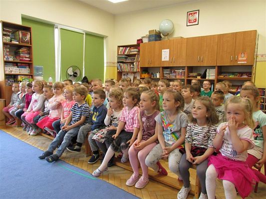 Grafika #5: 23.05.2019 Przedstawienie w wykonaniu teatru "Duet" z Krakowa pt."Magiczny ołówek"