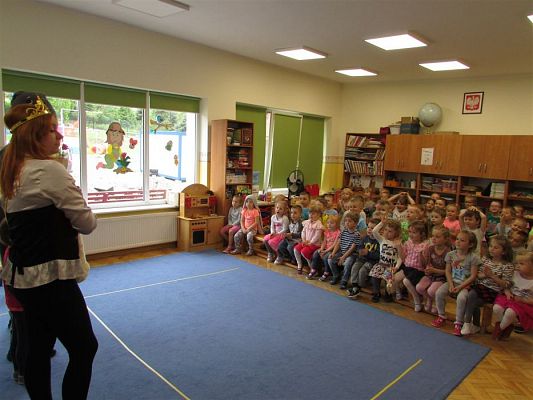 Grafika #10: 23.05.2019 Przedstawienie w wykonaniu teatru "Duet" z Krakowa pt."Magiczny ołówek"