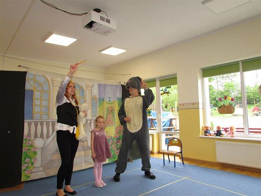 Grafika #13: 23.05.2019 Przedstawienie w wykonaniu teatru "Duet" z Krakowa pt."Magiczny ołówek"