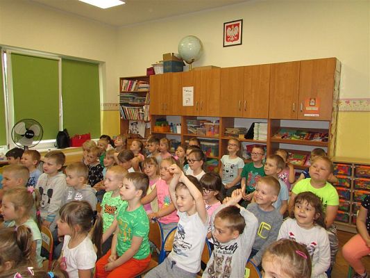 Grafika #14: 23.05.2019 Przedstawienie w wykonaniu teatru "Duet" z Krakowa pt."Magiczny ołówek"